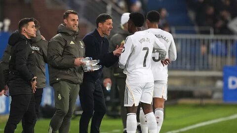  Vinicius Jr làm điều bất ngờ với ông thầy Xabi Alonso
